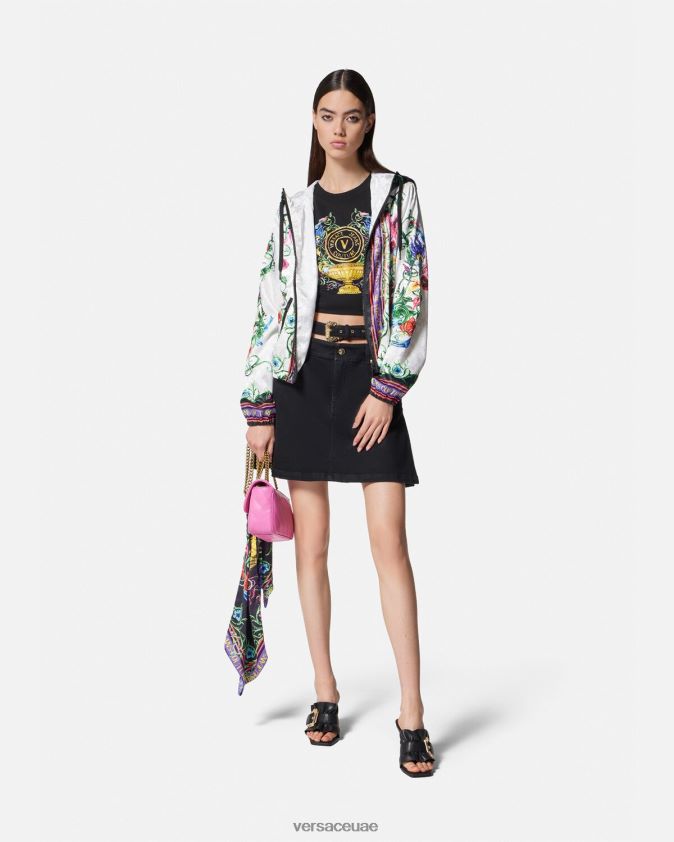 نحيف تي شيرت بشعار الحديقة على شكل حرف V Versace الذهب الأسود 0FVD2J2231 ملابس