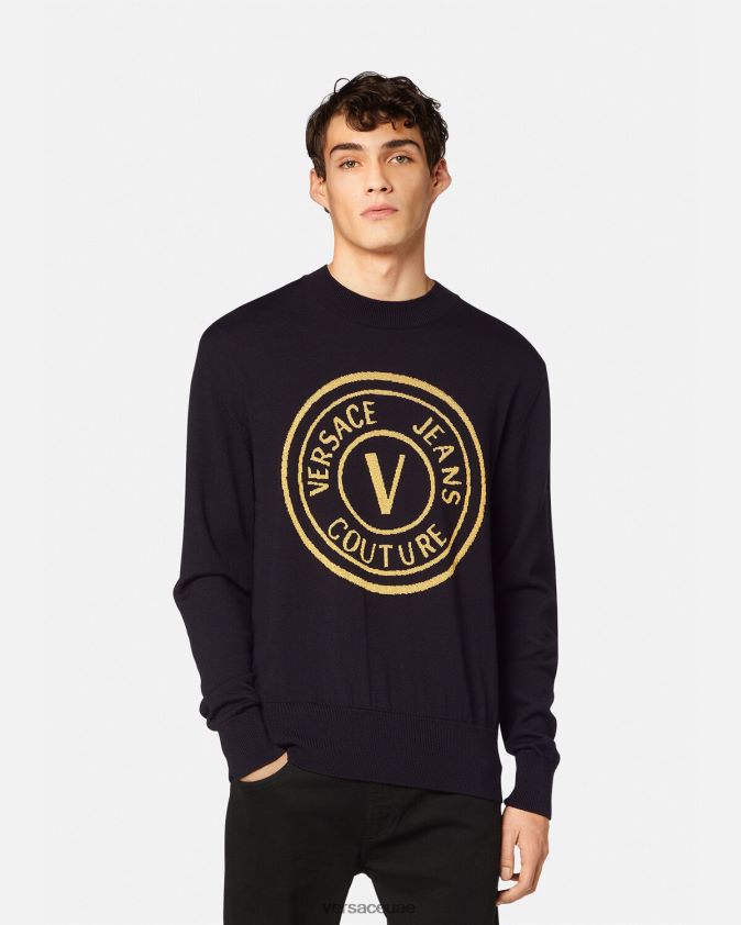 رجال سترة صوف متماسكة بشعار على شكل حرف V Versace أسود وطباعة 0FVD2J2434 ملابس