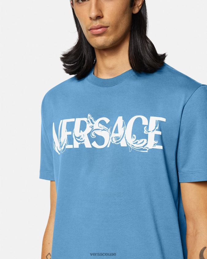 رجال تي شيرت بشعار صورة ظلية باروكو Versace أزرق فاتح 0FVD2J1367 ملابس