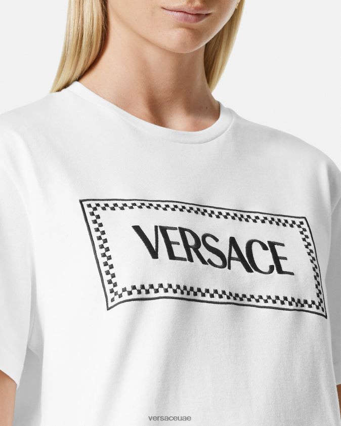 نحيف تيشيرت بشعار مطرز Versace أبيض وأسود 0FVD2J136 ملابس
