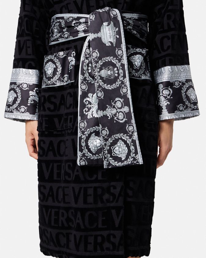 رجال رداء حمام العريس من الكريستال والباروك Versace أسود 0FVD2J1743 الملابس الداخلية وملابس البحر